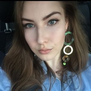 Meet your Posher, Constance